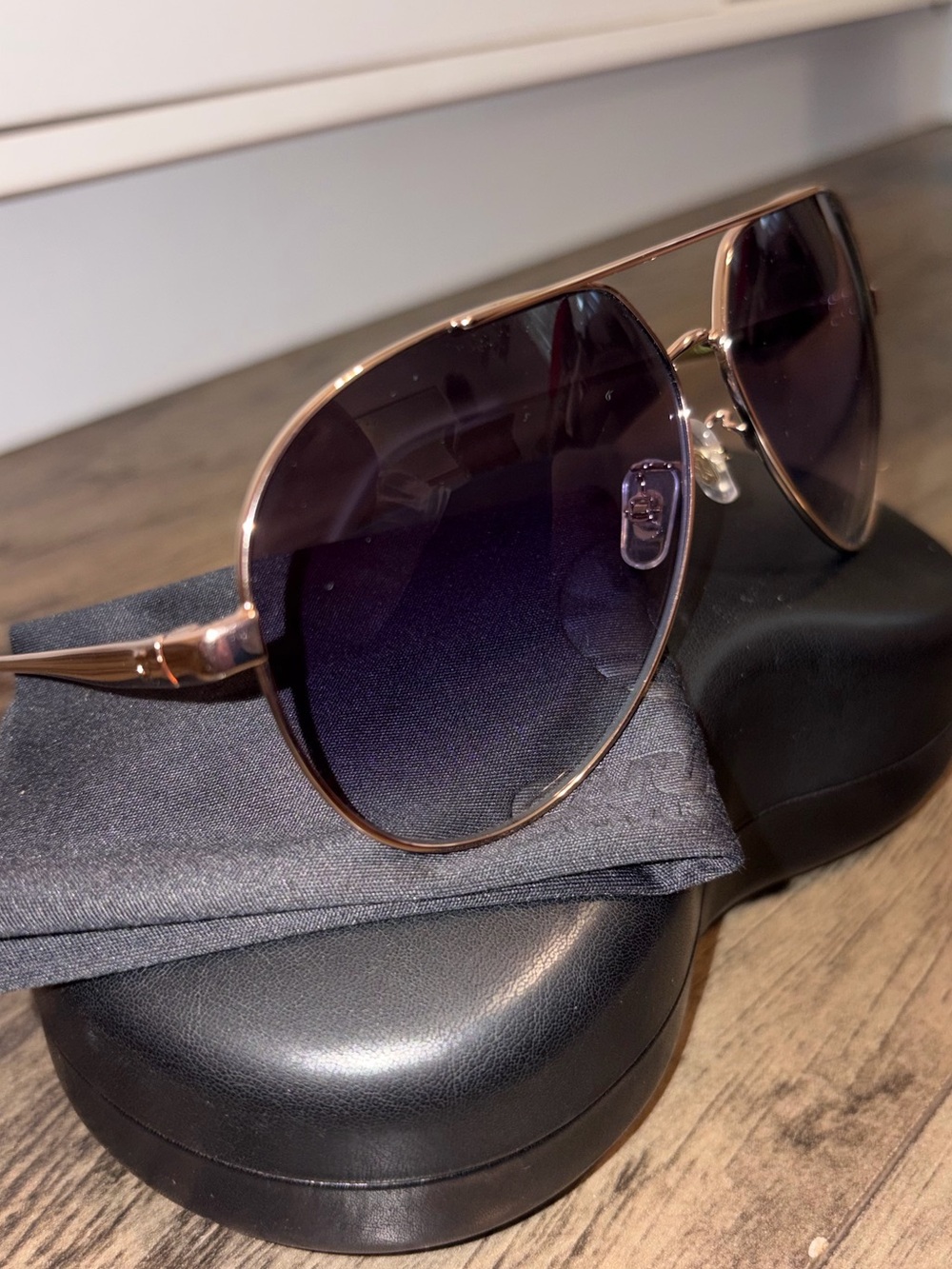 Woman’s Gold Frame Aviator Sunglasses Classic Timeless